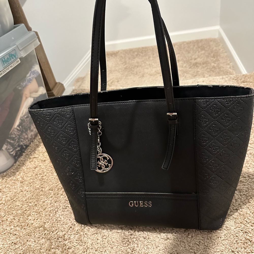 Black Guess tote bag with many pockets